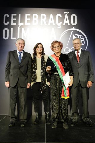 Fátima Monge da Silva recebeu Medalha de Mérito - foto: COP