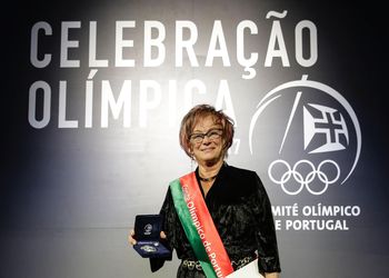 Fátima Monge da Silva recebeu Medalha de Mérito - foto: COP